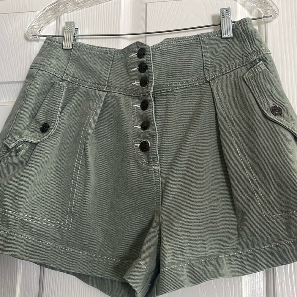 M high waisted short